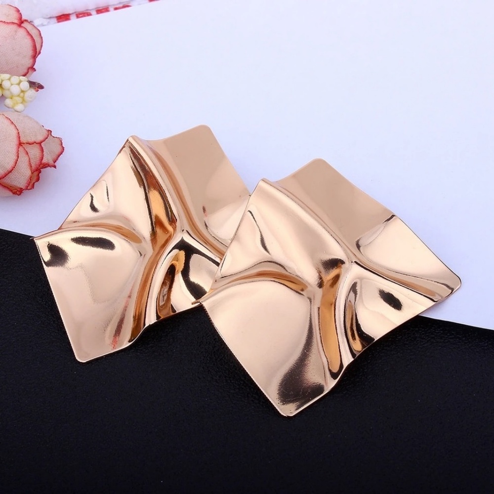 Trendy Bold Statement Earrings NWOT - Picture 4 of 4